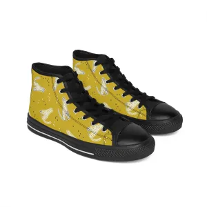 Cheetah on Yellow Background Men's Classic Sneakers